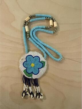 Vintage beaded Native American medallion Navajo necklace flower design blue